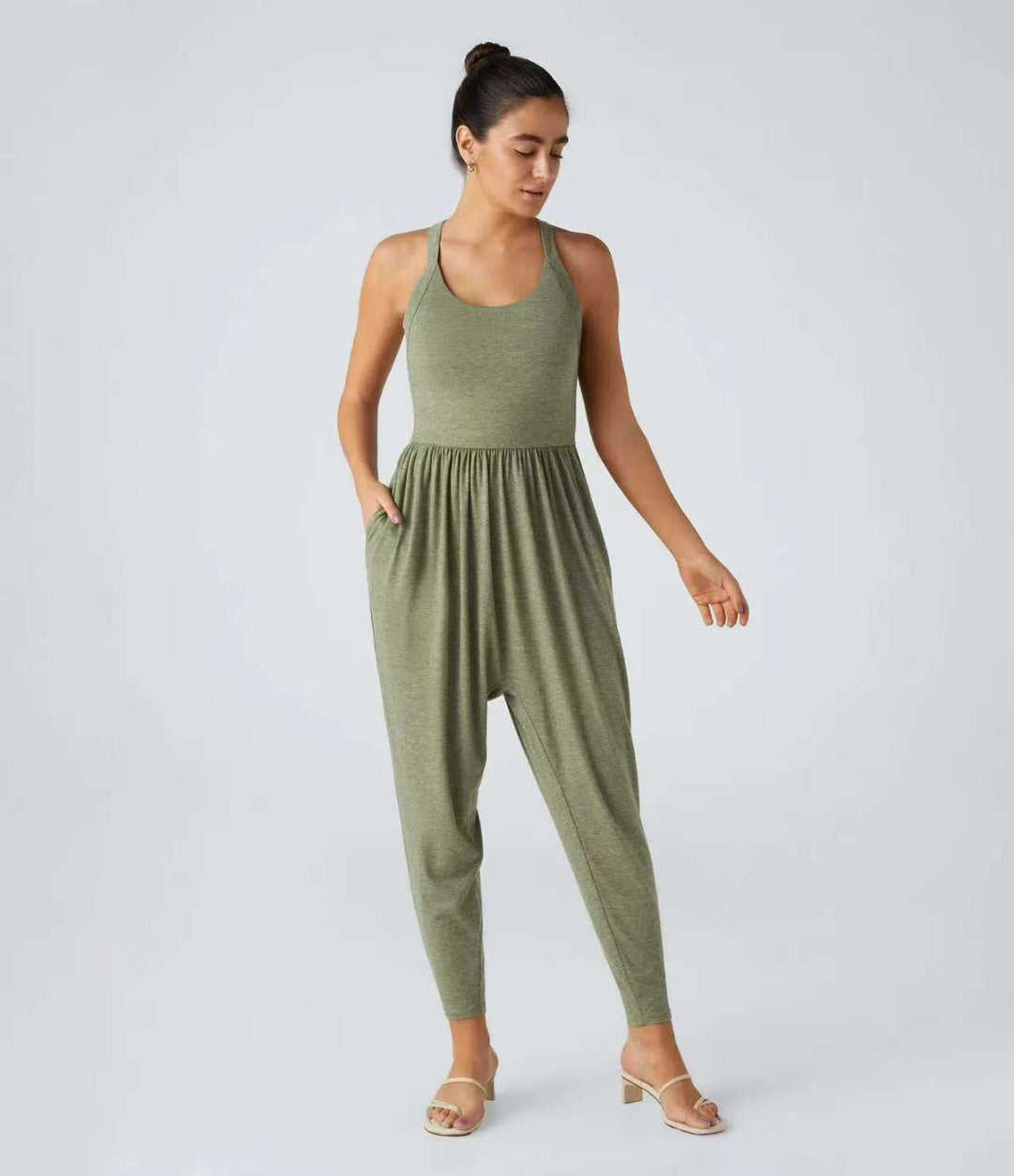 Damen nan lässiger Jersey-Overall mit Racerback, smockierter Taille und seitlichen Eingrifftaschen Echo Archiv