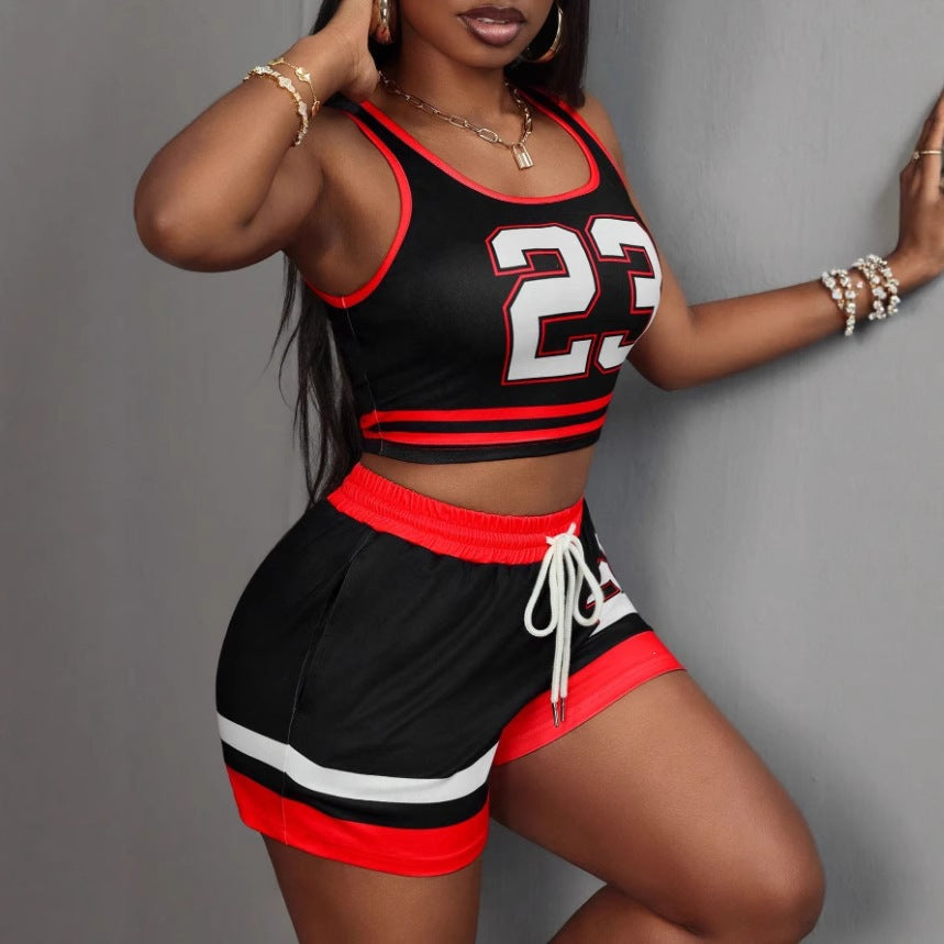 Damen Sportliches Freizeit-Outfit mit Crop-Top und Shorts Echo Archiv