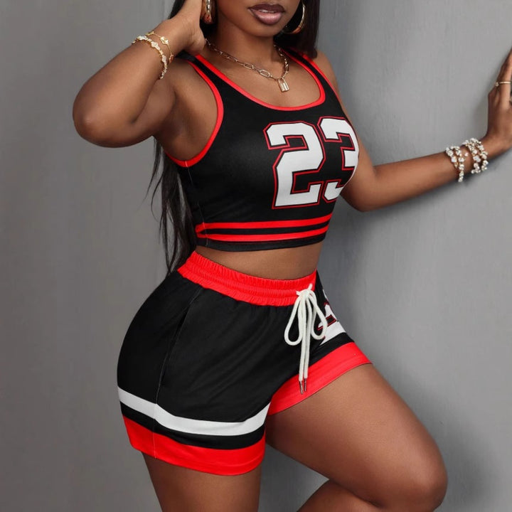 Damen Sportliches Freizeit-Outfit mit Crop-Top und Shorts Echo Archiv