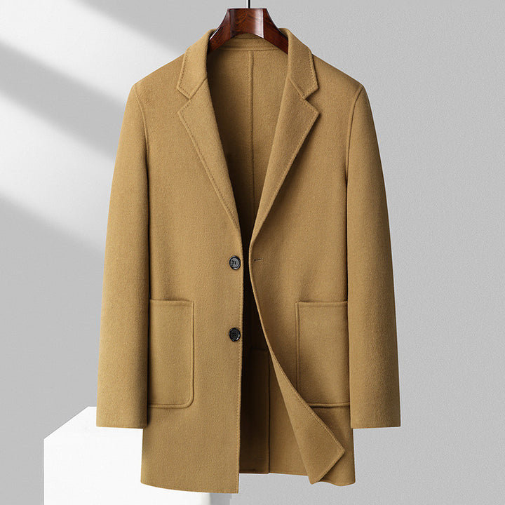 Herren eleganter Wollmantel mit modernem Schnitt und praktischen Taschen Echoarchiv