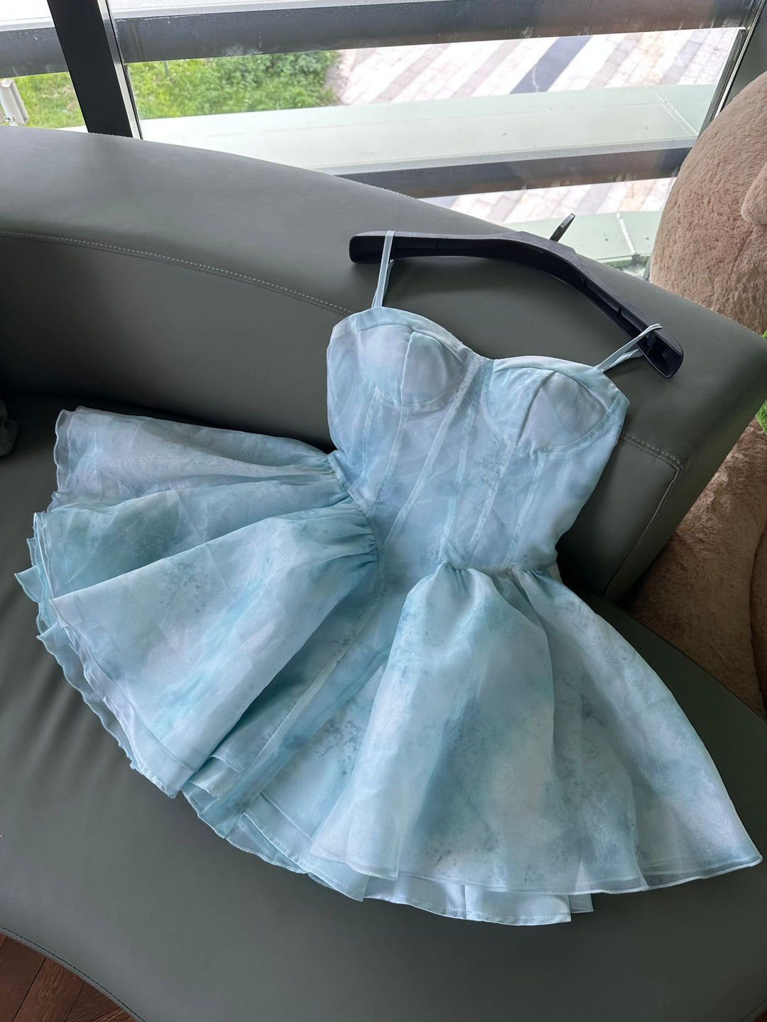 Damen Cocktailkleid mit trägerlosem Oberteil und schwingendem Tüllrock Echo Archiv