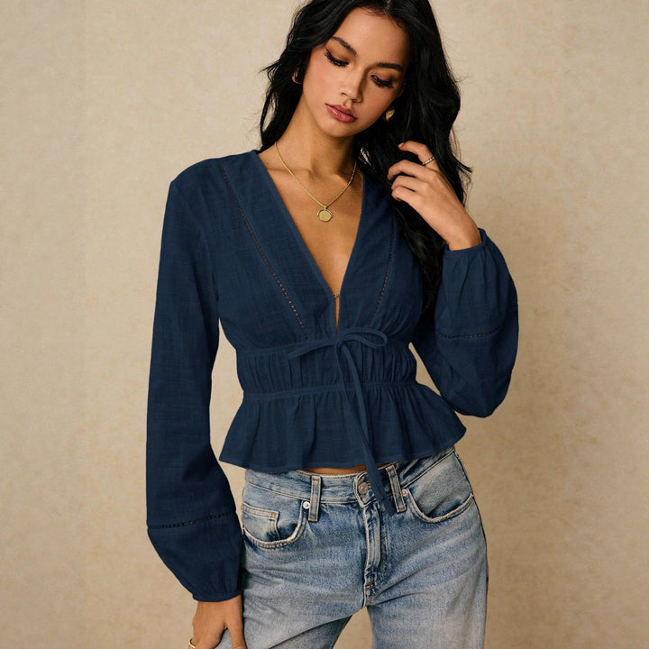 Damen Bluse mit tiefem V‑Ausschnitt, Kordel‑Taillenband und Volant Echo Archiv