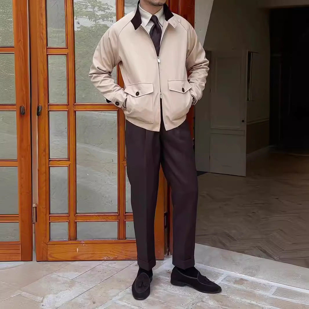 Herren Kurzblouson mit Cordkragen, Pattentaschen und Reißverschluss Echoarchiv