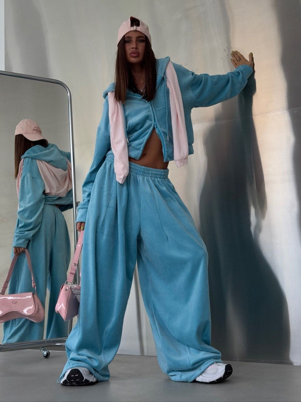 Damen Velours-Set Oversize mit Cropped-Zip-Hoodie und weiter Bundfaltenhose Echoarchiv
