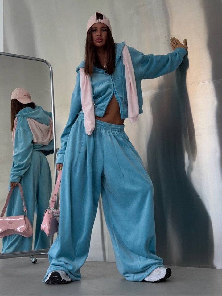 Damen Velours-Set Oversize mit Cropped-Zip-Hoodie und weiter Bundfaltenhose Echoarchiv