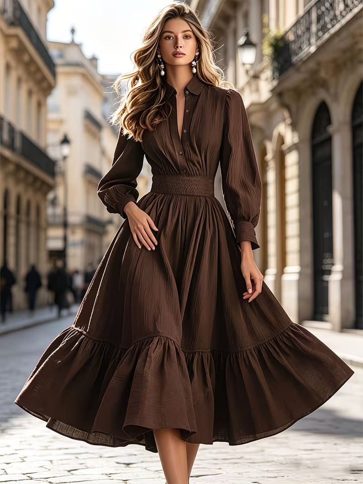 Damen Hemdblusenkleid mit breitem Smokbund, geschwungener Stufenvolant und langen Manschettenärmeln Echo Archiv