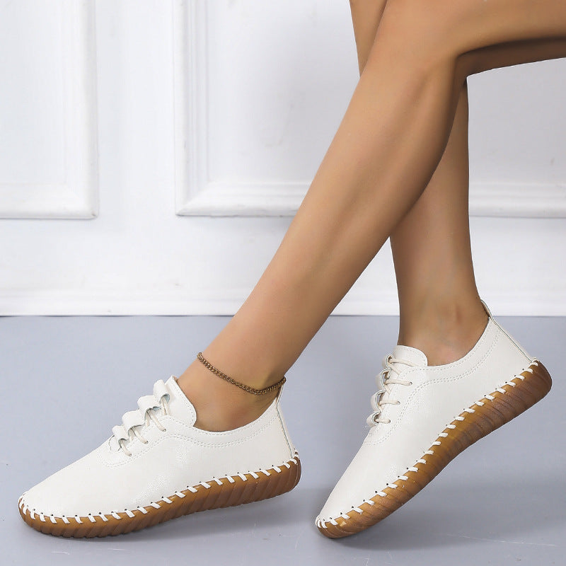 Damen handgenähter Komfort-Sneaker mit elastischer Schnürung und profilierter Kautschuksohle Echo Archiv
