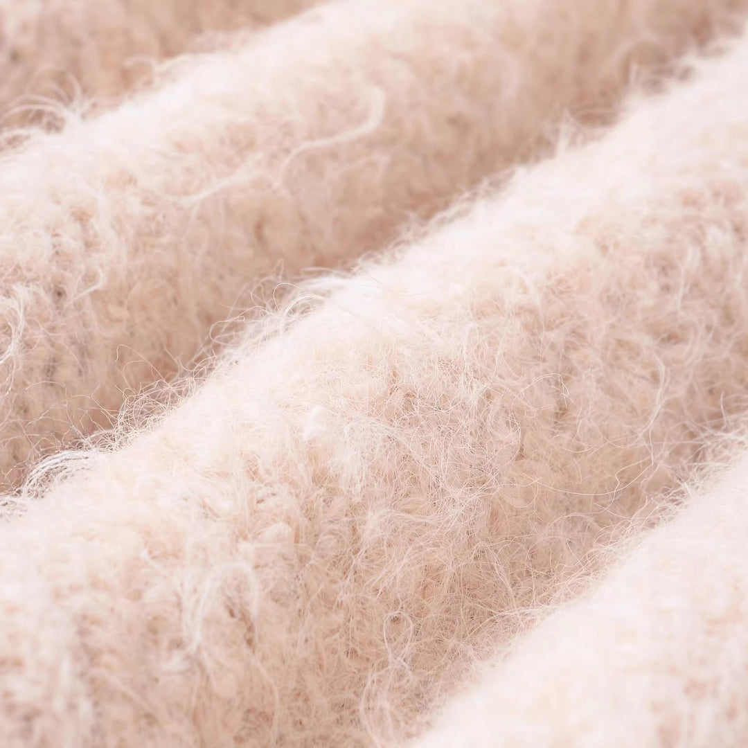 Damen Flauschiger Strickpullover mit weitem Bootkragen und Spitzenbesatz Echoarchiv