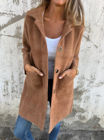 Damen Teddy-Mantel mit Oversize-Kragen, dekorativen Knöpfen und Eingrifftaschen – Montévia