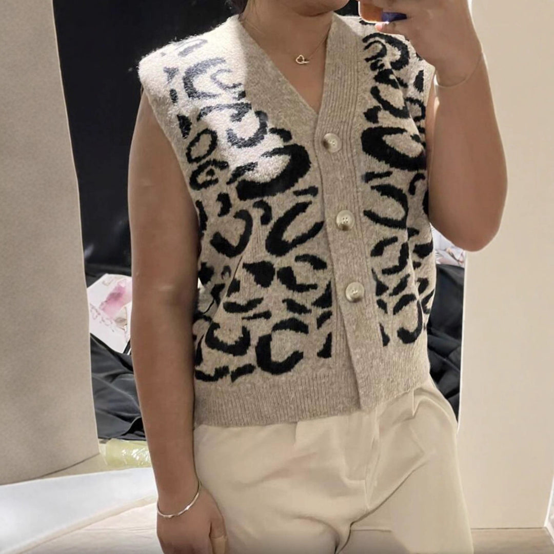 Damen Strickweste mit Animal-Jacquard und V-Ausschnitt – Célinea