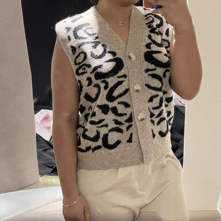 Damen Strickweste mit Animal-Jacquard und V-Ausschnitt – Célinea