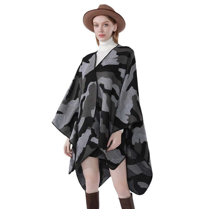 Damen Oversize-Cape mit Camouflage-Jacquard, offener Kimono-Fall und Ziernaht – Célinea