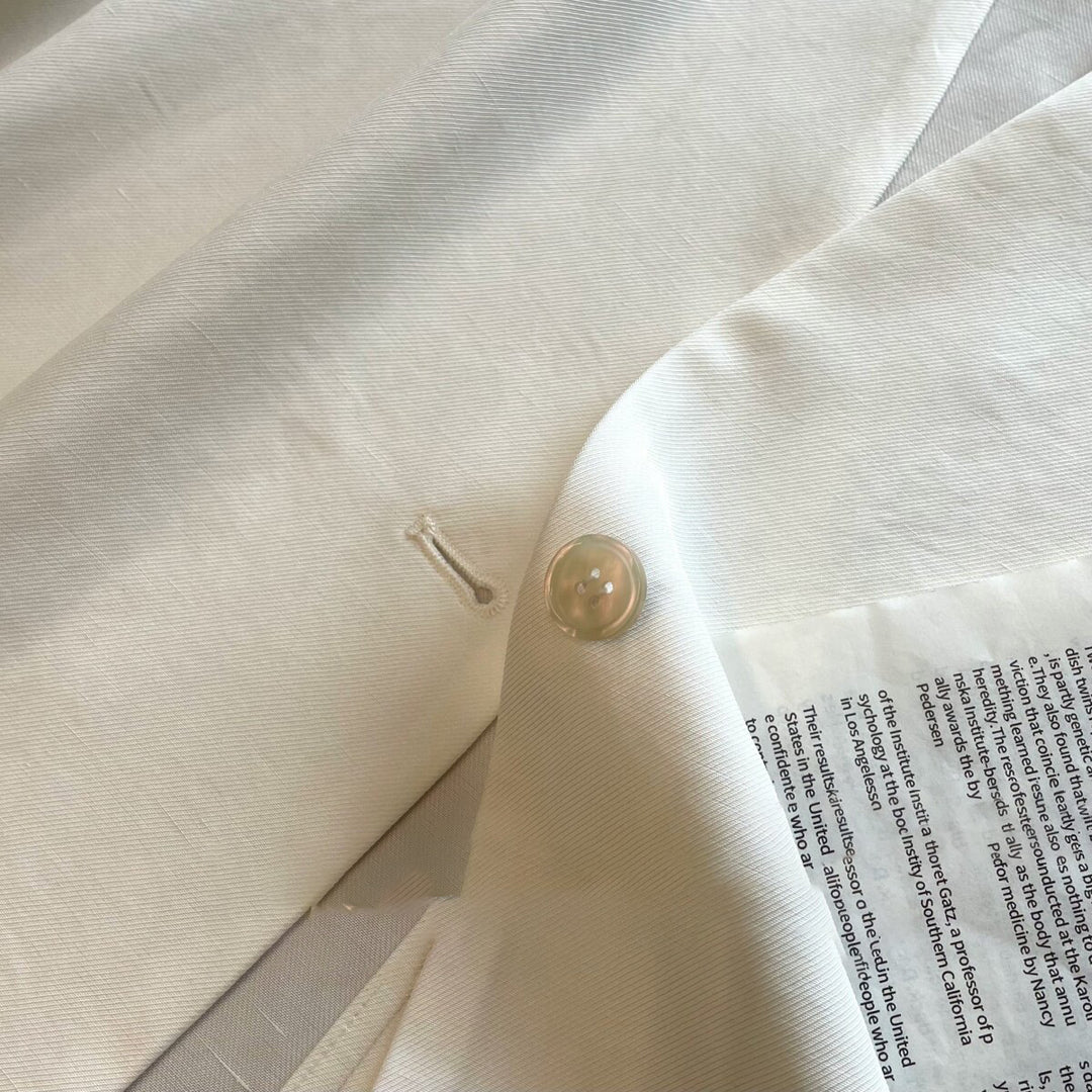 Damen Elegante Bluse mit strahlendem Knopfdetail Echoarchiv