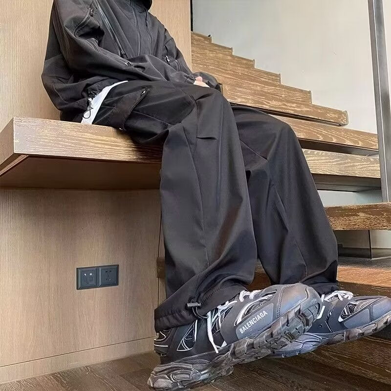Herren Funktionale Cargo-Hose mit wasserabweisenden Eigenschaften und praktischen Taschen Echoarchiv