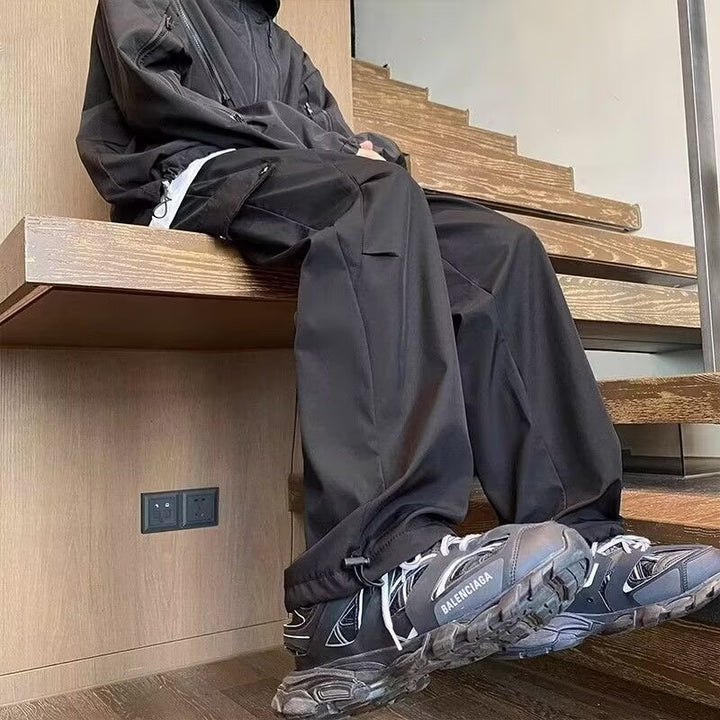 Herren Funktionale Cargo-Hose mit wasserabweisenden Eigenschaften und praktischen Taschen Echoarchiv