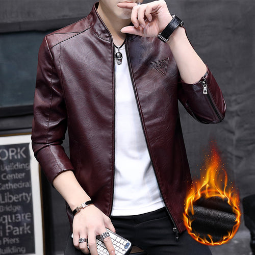 Herren Slim-Fit Kunstleder-Motojacke mit Stehkragen, Zipper-Ärmeln und minimalistischer Logo‑Applikation Echoarchiv