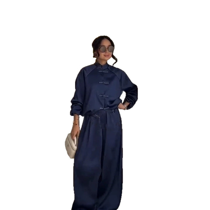 Damen Satin-Zweiteiler mit traditionellen Knebelverschlüssen und weitem Hosenrock Echoarchiv