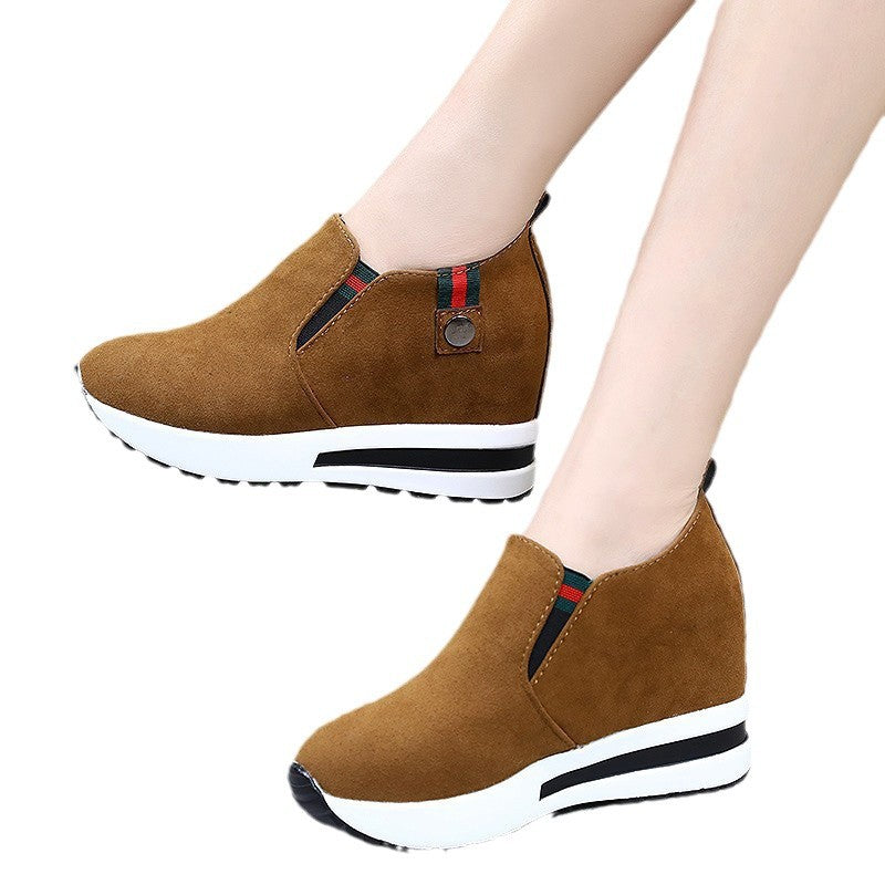 Damen nan Slip-On Keil-Stiefelette mit verstecktem Plateau und rutschfester Profilsohle Echo Archiv