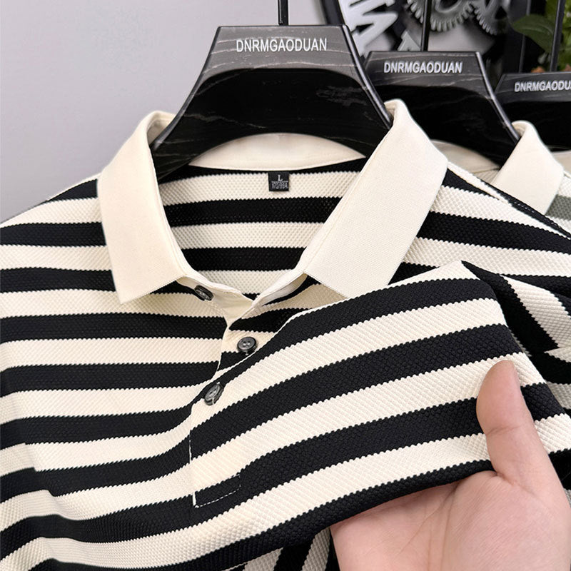 Herren Poloshirt mit strukturiertem Streifenmuster und innovativer Knopfleiste Echoarchiv