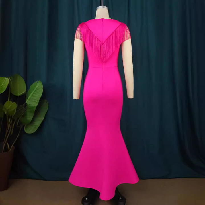 Damen figurbetontes Abendkleid mit Fransen und tiefem V-Ausschnitt Echo Archiv