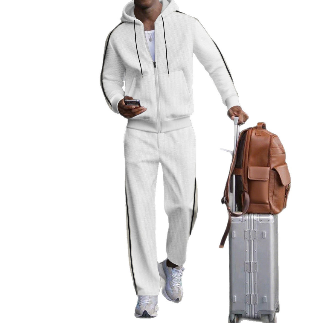 Herren sportlicher Reisekombinationsanzug mit funktionalen Taschen und atmungsaktivem Material Echoarchiv