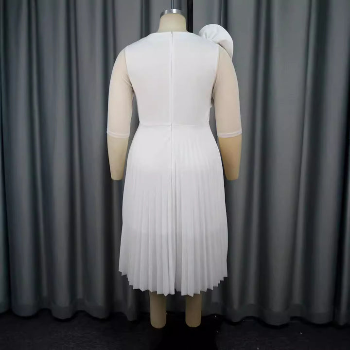 Damen Faltendes Kurzes Kleid mit innovativem Einschlag und transparenten Ärmeln Echo Archiv