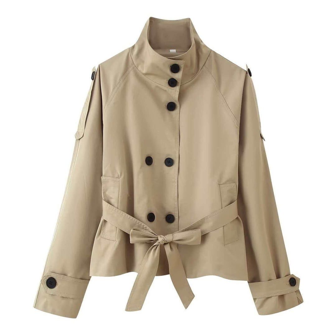 Damen nan kurztaillierte Trenchjacke mit hohem Stehkragen, doppeltreihiger Knopfleiste und taillierbarem Bindegürtel Echo Archiv