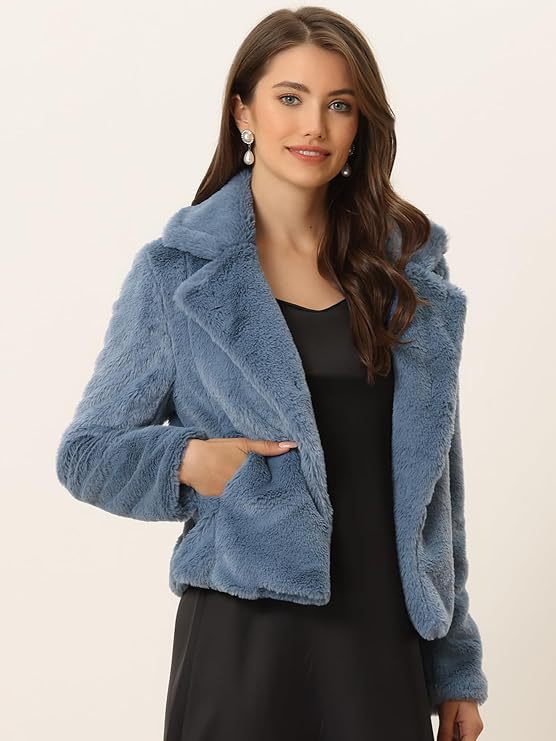 Damen Kurzblouson aus samtigem Faux‑Fur mit fallendem Revers und figurfreundlichem Cropped‑Schnitt Echo Archiv