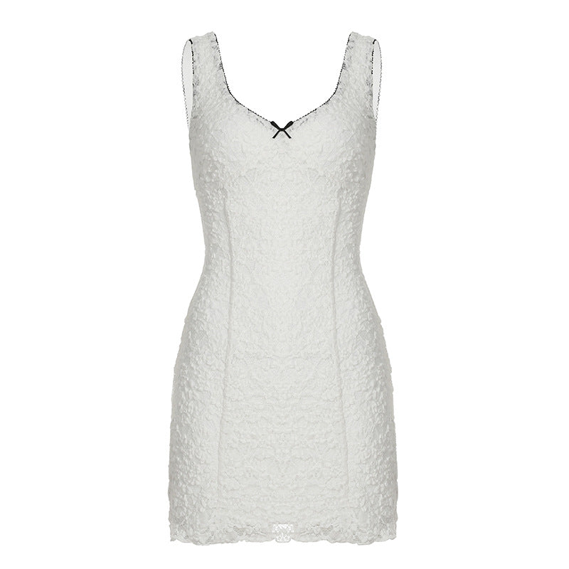 Damen Spitzenkleid mit schmalem Schnitt und zarten Details Echo Archiv
