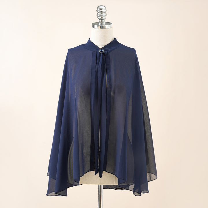 Damen Chiffon-Cape mit Schleifenkragen und Zierknopf – Avérine