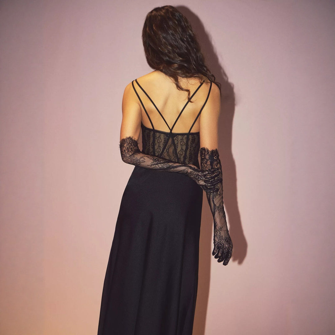 Damen Abendkleid mit transparentem Spitzenoberteil und elegantem Schnitt Echo Archiv