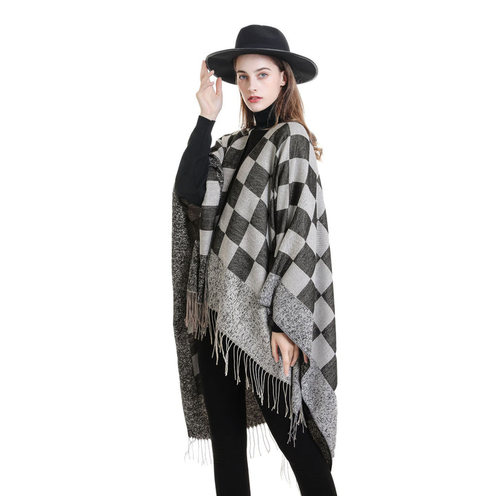 Damen Oversized gewebter Poncho mit Rautenmuster und Fransen – Avérine