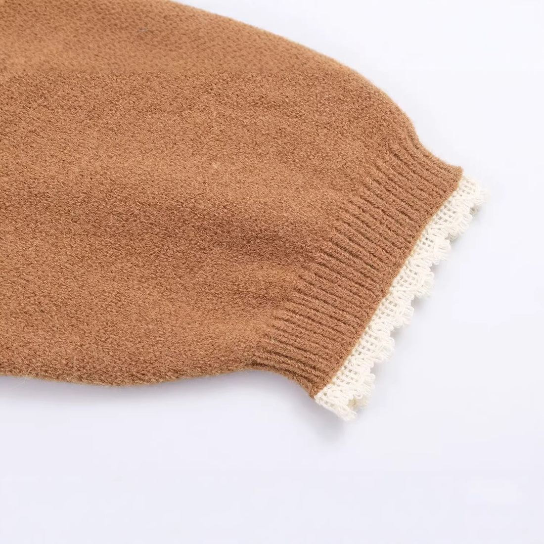 Damen Oversize-Strickpullover mit Schlauchkragen und Spitzenborte Echoarchiv