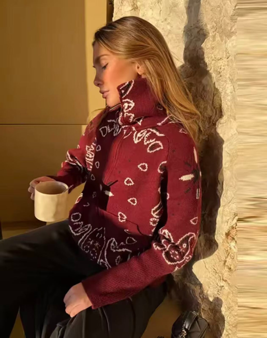 Damen Rollkragenpullover mit Allover-Bandana-Jacquard Echoarchiv