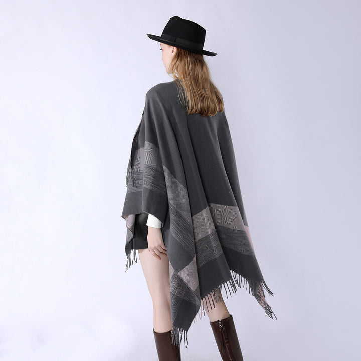 Damen Capeponcho aus Wollmix mit Ärmelschlitzen, offener Front und Fransenabschluss – Célinea