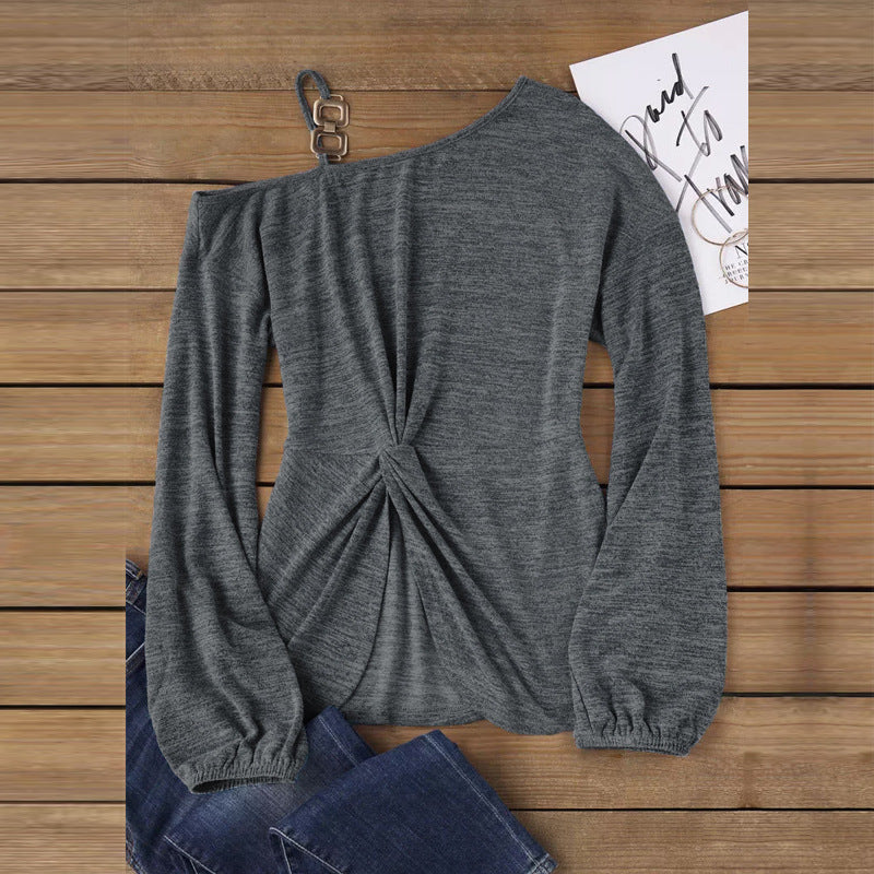 Damen asymmetrischer schulterfreier Strickpullover mit Zierkettenträger und vorn gedrehtem Knoten – Avérine