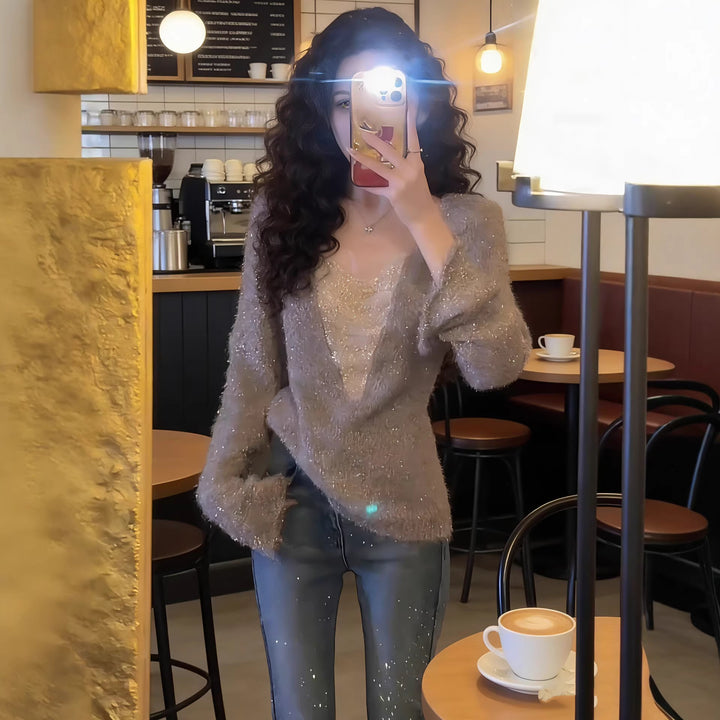 Damen Flauschiges Langarmshirt mit tiefem V‑Ausschnitt und Glitzer-Insert Echoarchiv