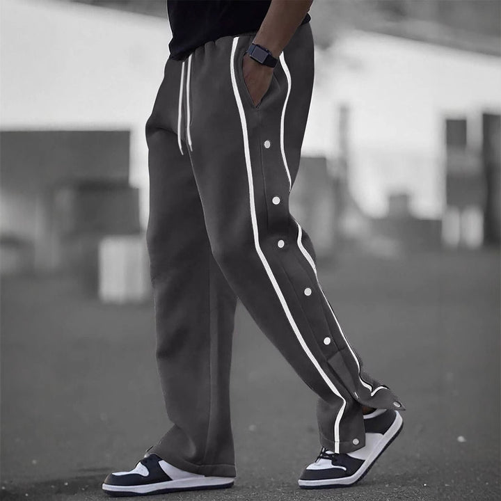 Herren Sportliche Freizeithose mit seitlichen Druckknöpfen Echoarchiv