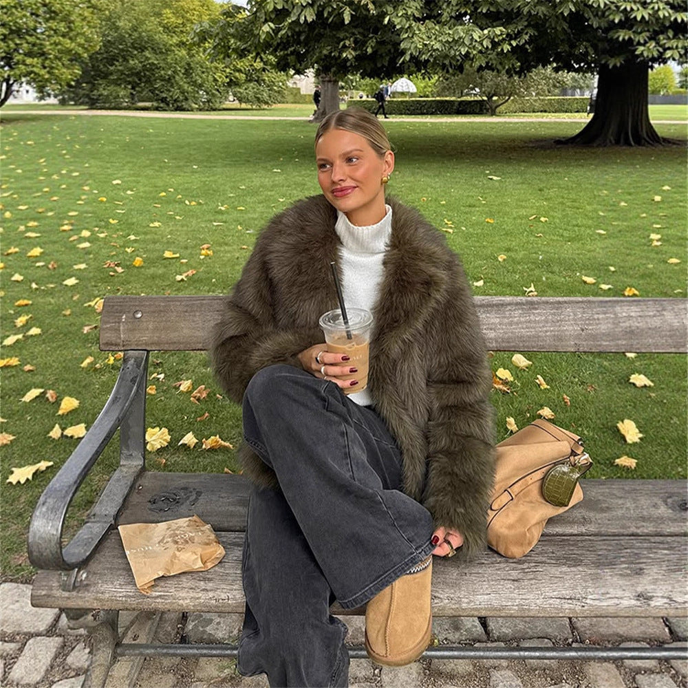 Damen Boxy-Kunstfelljacke mit voluminösem Schalkragen und weicher Teddystruktur Echoarchiv