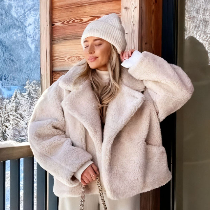 Damen nan kurzes Teddy-Fleece Blouson mit Reverskragen, wattiertem Innenfutter und Eingrifftaschen Echo Archiv