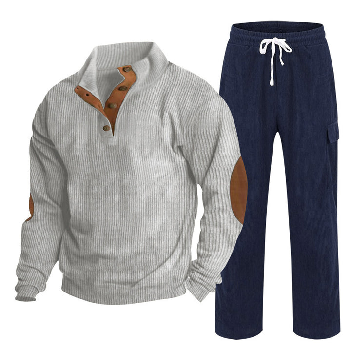 Herren nan strukturiertes Feinstrick-Halbknopf-Pullover und Feincord-Cargo-Zweiteiler Echo Archiv