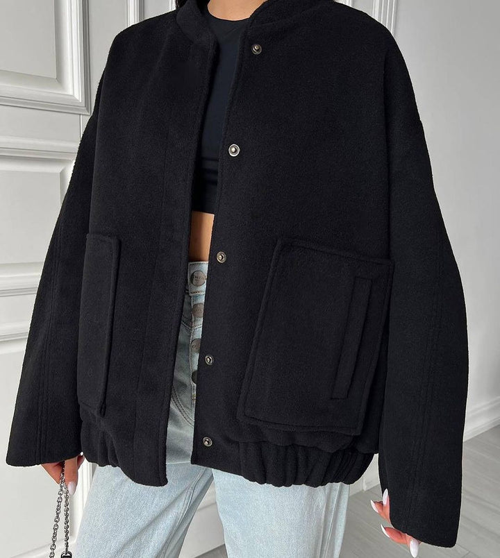 Damen Kurz geschnittener kastiger Wollmix-Blouson mit Druckknopfleiste und aufgesetzten Taschen Echoarchiv