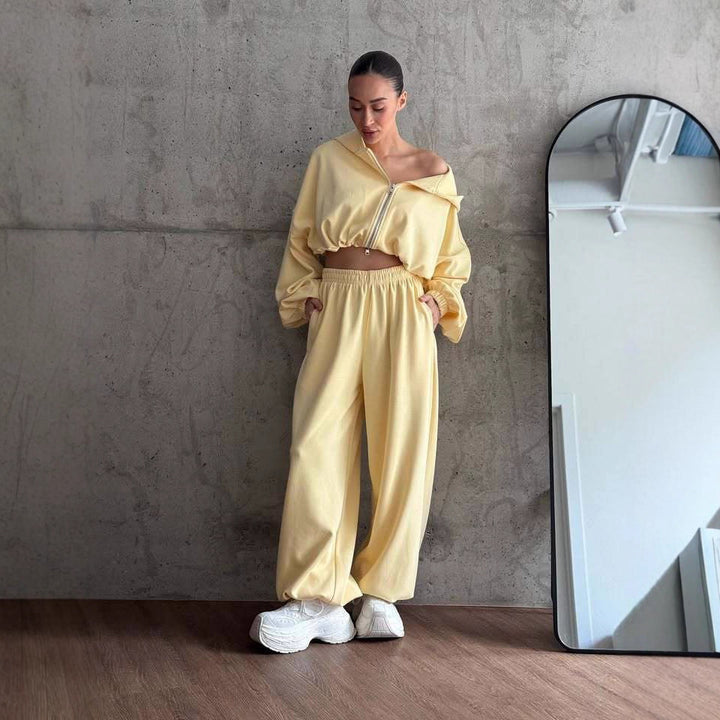 Damen cropped Kapuzen-Zipjacke mit Ballonärmeln und hochgeschnittener weiter Sweatpants-Set – Auréline