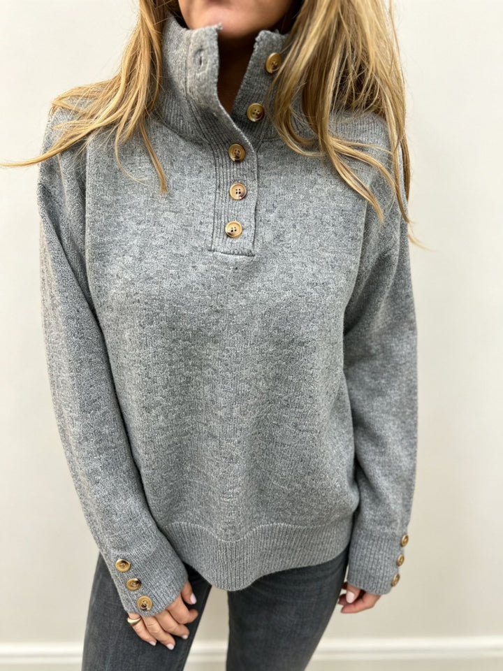 Damen Strickpullover mit hohem Knopfkragen, dekorativer Frontleiste und Zierknöpfen – Mavelle