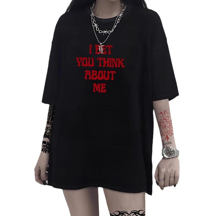 Damen T-Shirt mit kreativem Katzenmotiv und verspielter Schleife Echo Archiv