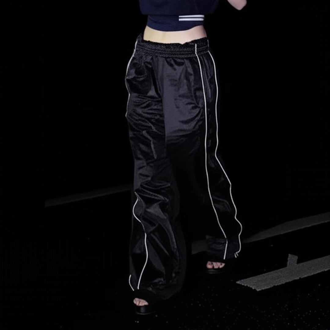 Damen Trendige Relaxed Fit Sporthose mit elastischem Bund und seitlichen Reißverschlüssen Echo Archiv