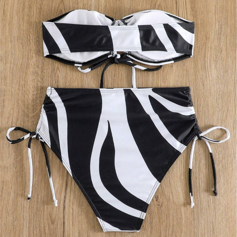 Damen Bandeau-Bikini mit verstellbaren Schnürdetails und modischem Muster Echo Archiv