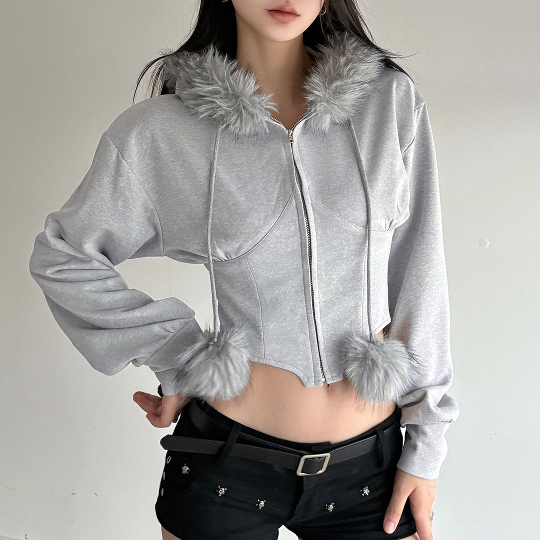 Damen nan kurzes Kapuzen‑Sweatshirt mit Kunstfellbesatz, Reißverschluss und Pompon-Kordeln Echo Archiv