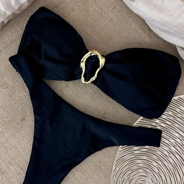 Damen Bikini-Set mit elegantem Knoten und goldener Akzentverzierung Echo Archiv