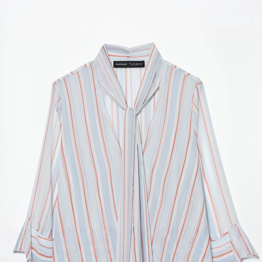 Damen Leichte Chiffonbluse mit Schluppe, Volant-Saum und ausgestellten Trompetenärmeln Echo Archiv